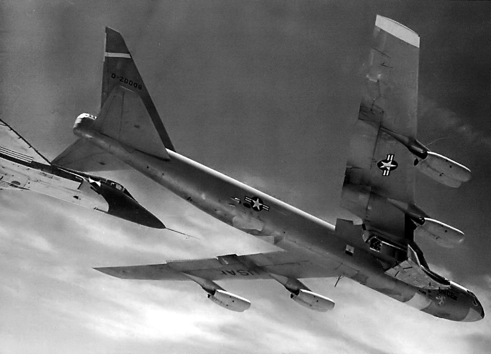 Le F5D-1  avec le NB-52 et un lifting bodie